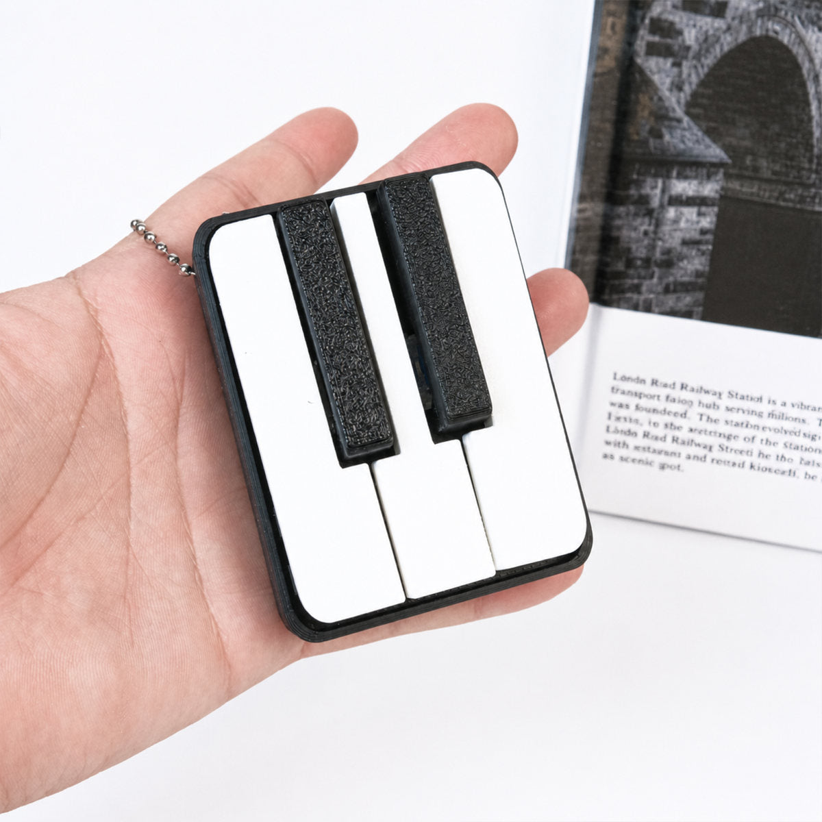 Mini Piano Key Fidget Keychain, Pressable Keyboard Ornament, Stress Relief Bag Charm Decor, Creative Small Gift