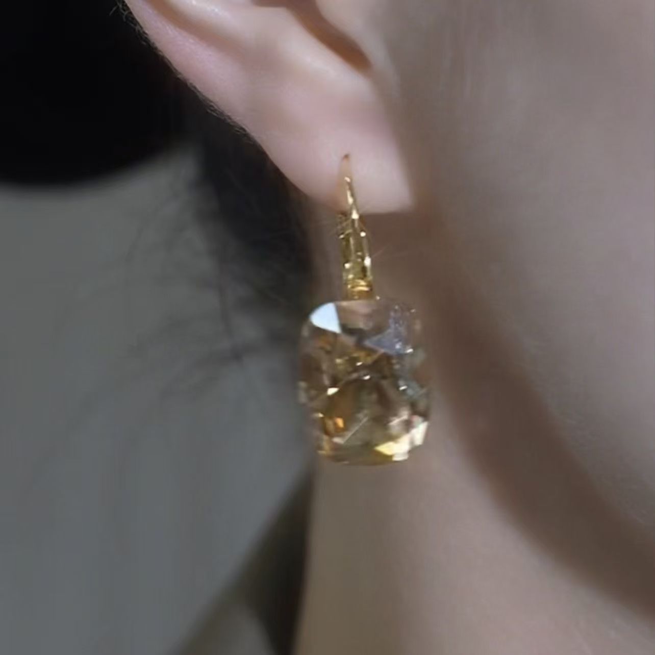 Champagne Rhinestone Cube Ear Cuffs, 2026 New Light Luxury Versatile Earrings
