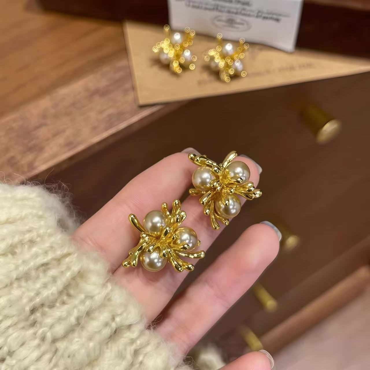 Unique Hong Kong Style Golden Firework  Pearl Stud Earrings For Women, Elegant Fashion Niche Light Luxury Trendy All-Match Ear Jewelry