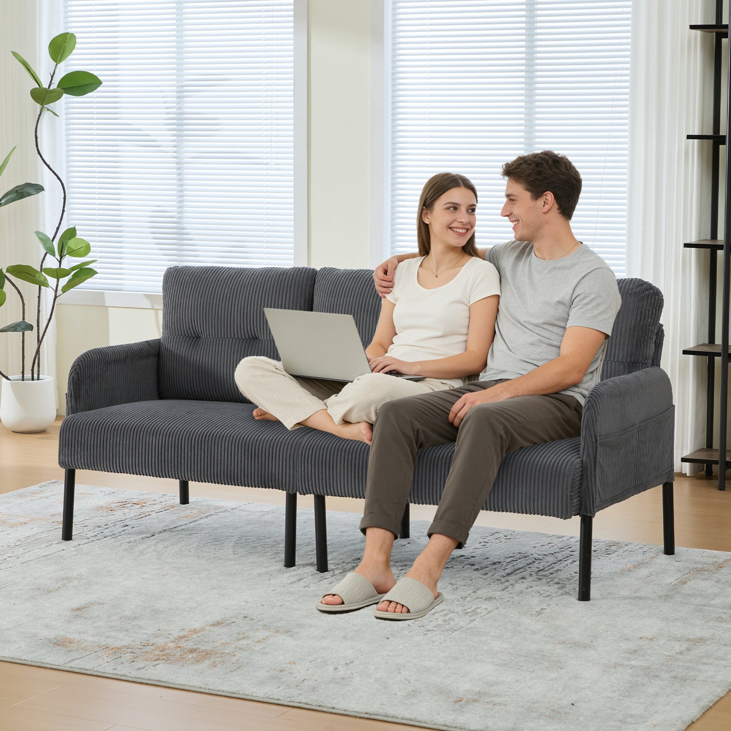 Corduroy Three-seater With Soft Comfort Upholstery, High Backrest And Practical Side Pockets. Sturdy Metal Feet And Sturdy Construction. Versatile For Living Room, Bedroom Or Home Office.