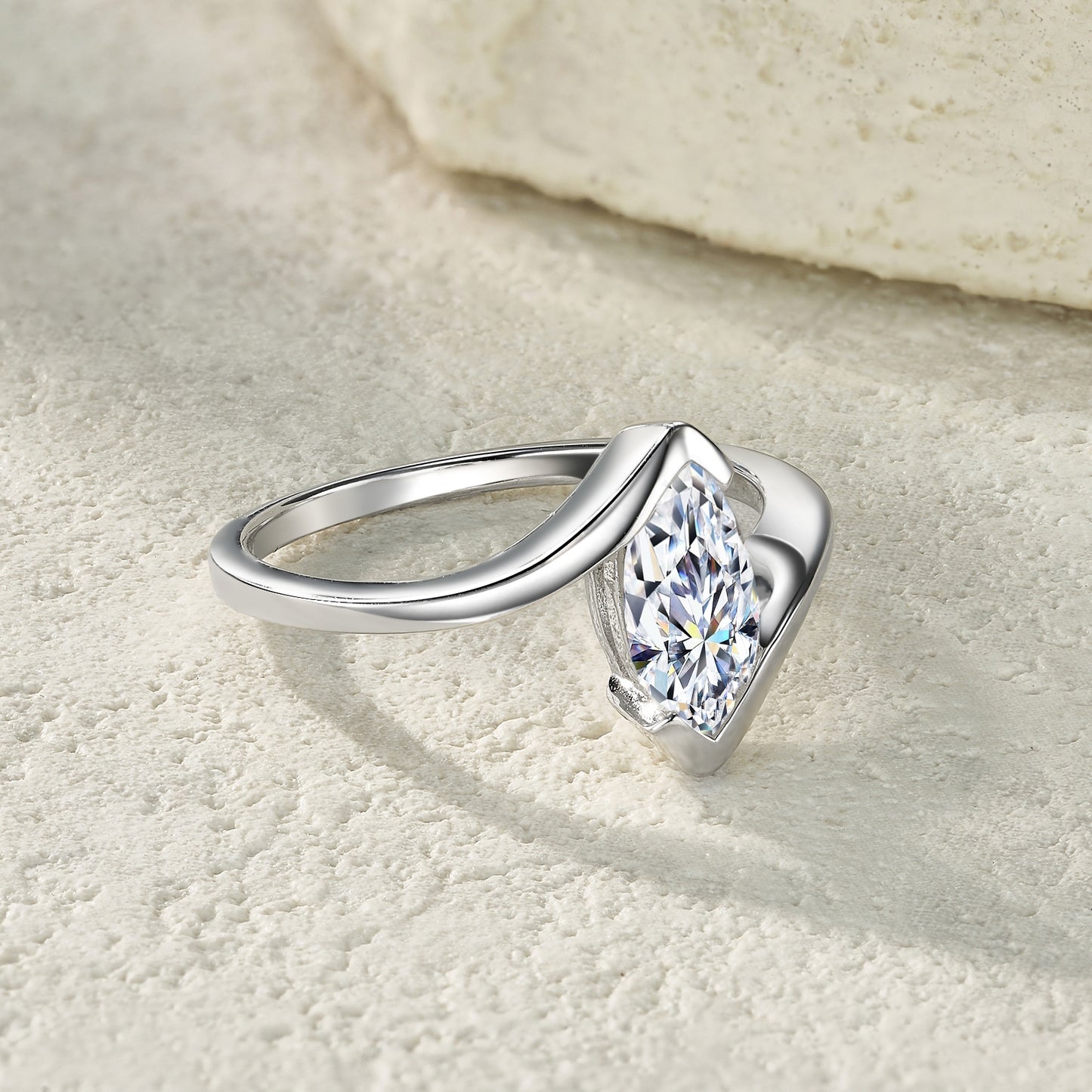Engraved With Top-quality Moissanite, This Luxurious And Fashionable Minimalist Jewelry Set Features Exquisite Silver Accessories For Ladies. Made Of S925 Silver With Electroplated Platinum.
