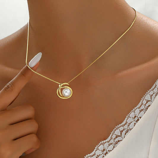 Korean Soft Sweet Camellia Style Women Clavicle Necklace, Niche Design With Faux Pearl Strands & Intersecting Circle Pendant, Daily Versatile Neck Jewelry For Ladies