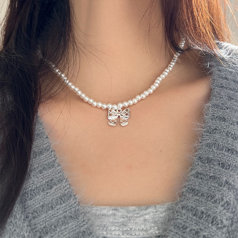 Chic Faux Pearl Sweater Chain Necklace Women Niche Luxury Temperament Collarbone Neck Chain Accessory