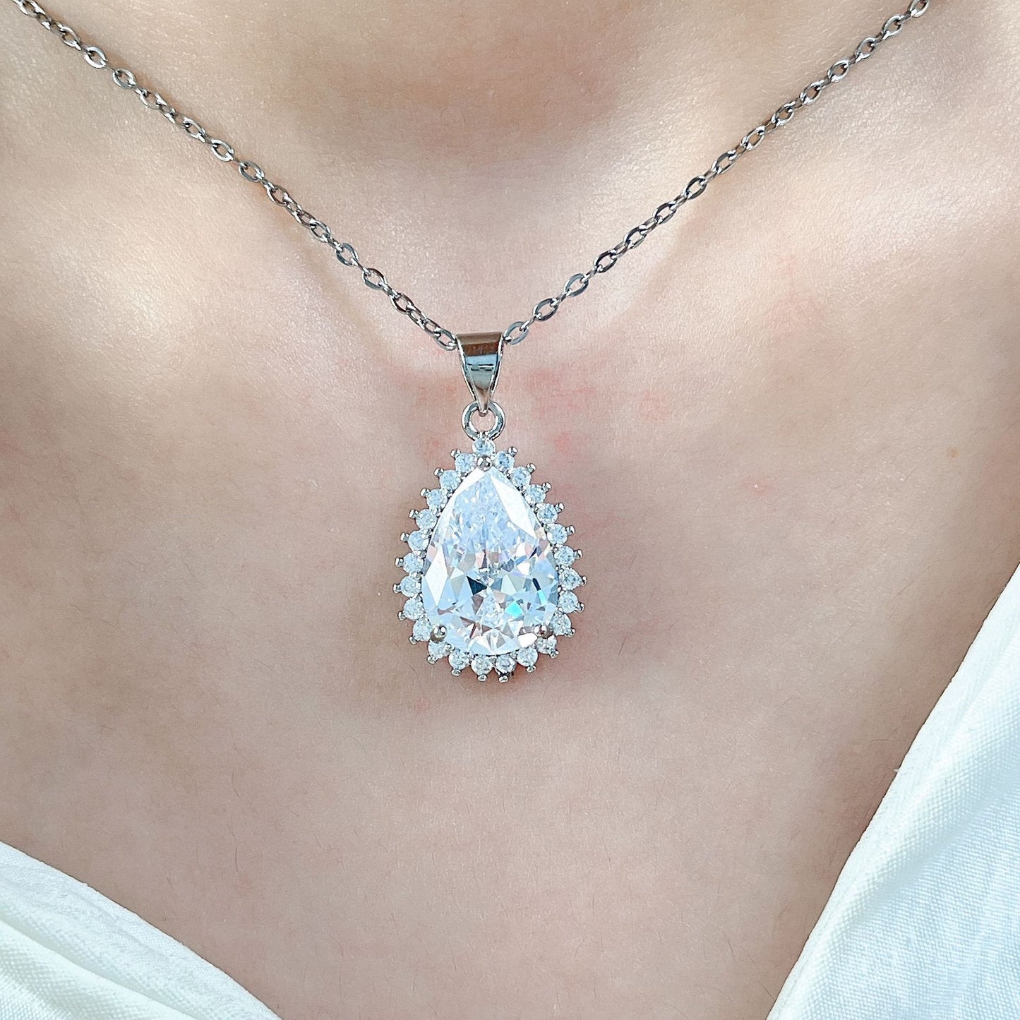 Online Store Supply Spot Low Price Wholesale Aaa Zircon Water Drop Pendant Korean Style Necklace Ice Flower