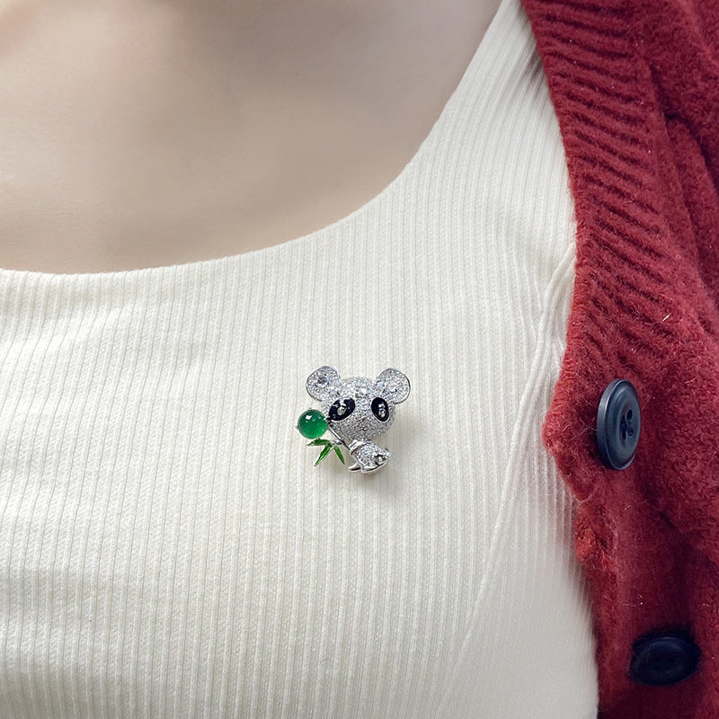 S925 Sterling Silver Panda Brooch 5g 8x6mm Oval Green Chalcedony Pave Rhinestone Platinum Plated Cute Animal Design Gift Box