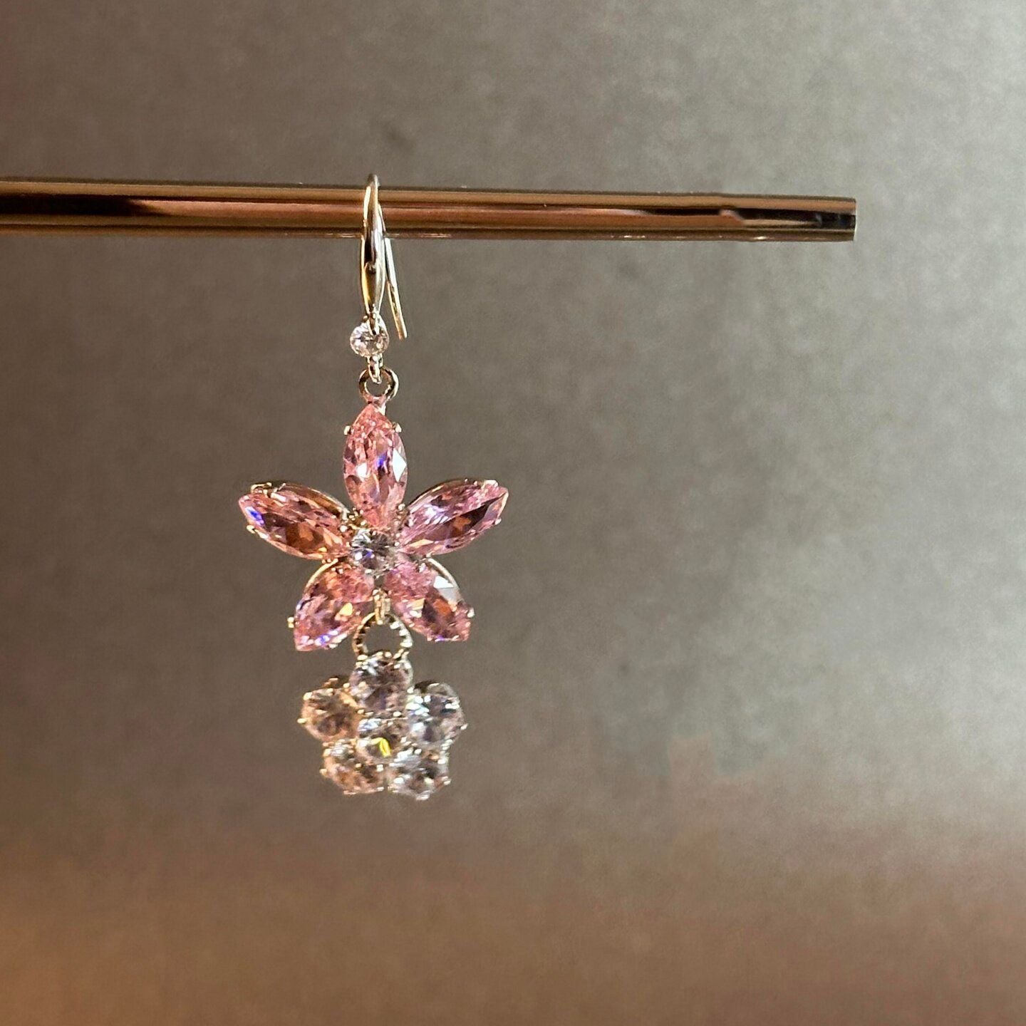 Vintage Petal Zircon Hook Earrings For Women, Light Luxury High-End Unique Fashion Ear Jewelry