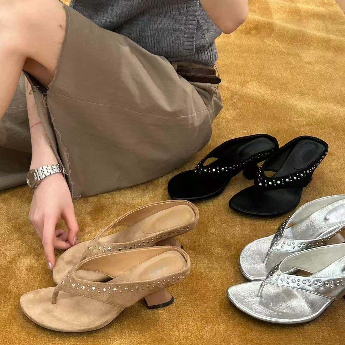2026 Summer New Korean Style Polka Dot Rivet Thong Wedge Sandals, Women Round Toe High Heel Flip Flops For Commute & Casual Wear