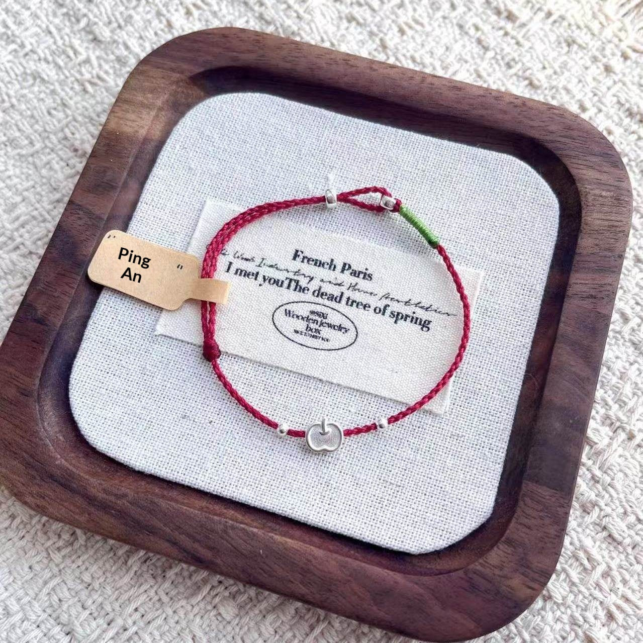 Sleek And Stylish Four-leaf Clover Bracelet For Apple Devices
