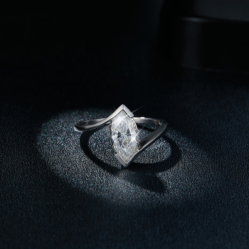 Engraved With Top-quality Moissanite, This Luxurious And Fashionable Minimalist Jewelry Set Features Exquisite Silver Accessories For Ladies. Made Of S925 Silver With Electroplated Platinum.