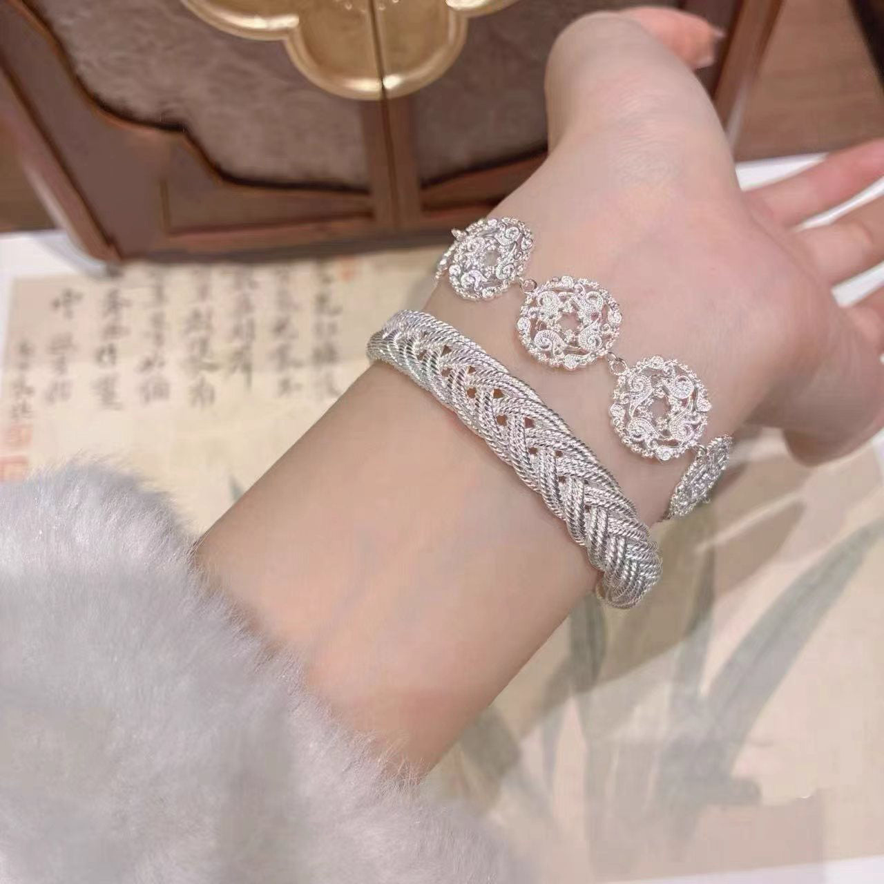 1pc 999 Sterling Silver Hollow Filigree Round Charm Bracelet, Retro Chinese Style, Perfect For Daily Wear, Parties & Valentine's Gifts