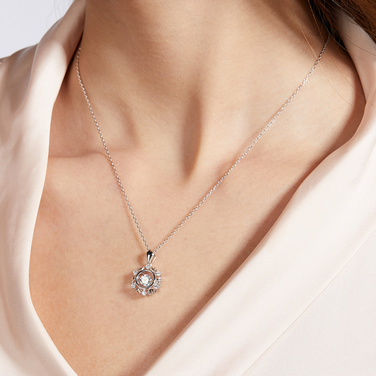 S925 Sterling Silver 0.5ct D Color VVS1 Moissanite Snowflake Necklace 45cm Platinum Plated GRA Certified Gift Box