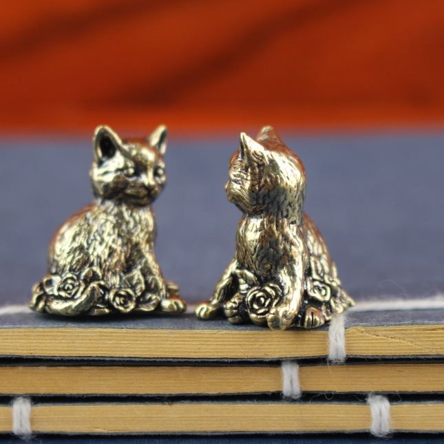 Brass Rose And Kitten Copper Ornament Tea Pet