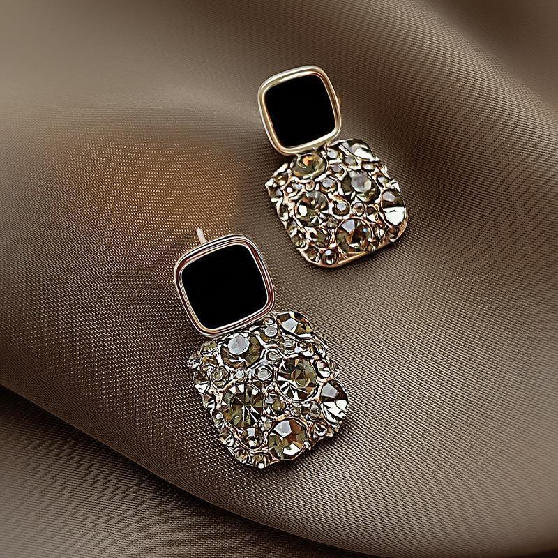 Face Slimming Black Stud Earrings, Trendy Korean Influencer Style, High-End Light Luxury Elegant Women's Ear Jewelry