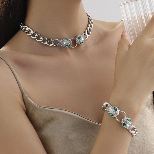 Fashion Women's Suit High-grade Accessories Snake Head Diamond-embedded Light Luxury Design Holiday Party Gift