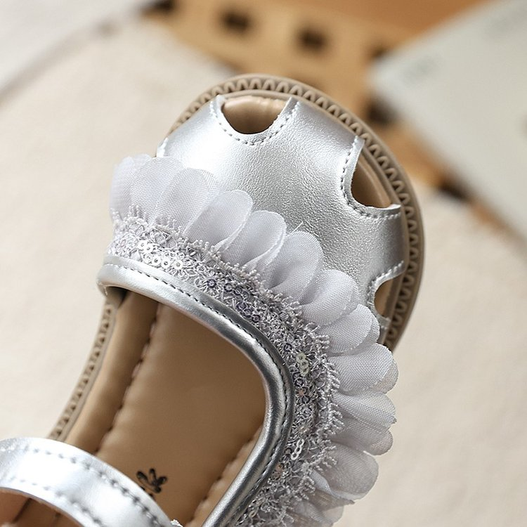 2026 Summer New Korean Style Girls Closed Toe Hollow Out Sequin Princess Sandals Soft Sole Beach Shoes Match Dress
