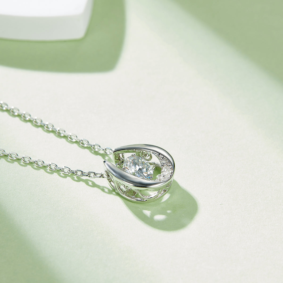 S925 Sterling Silver 0.5ct D Color VVS1 Moissanite Horseshoe Necklace 45cm Platinum Plated GRA Certified Gift Box