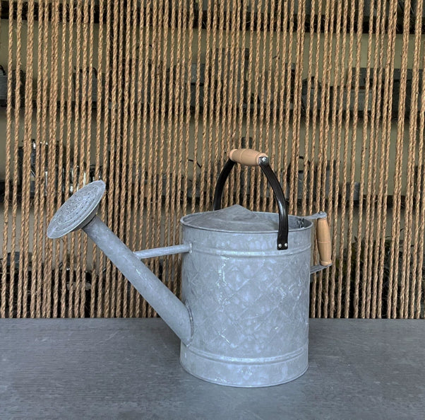 Large Watering Can For Home Gardening Vegetable Growing And Flower Care European And American Style