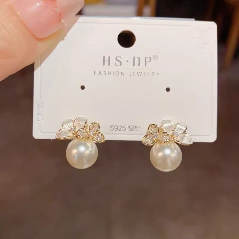 French Light Luxury White Enamel Pearl Flower Stud Earrings For Women, Exquisite Elegant Niche Designer Versatile Fashion Ear Jewelry