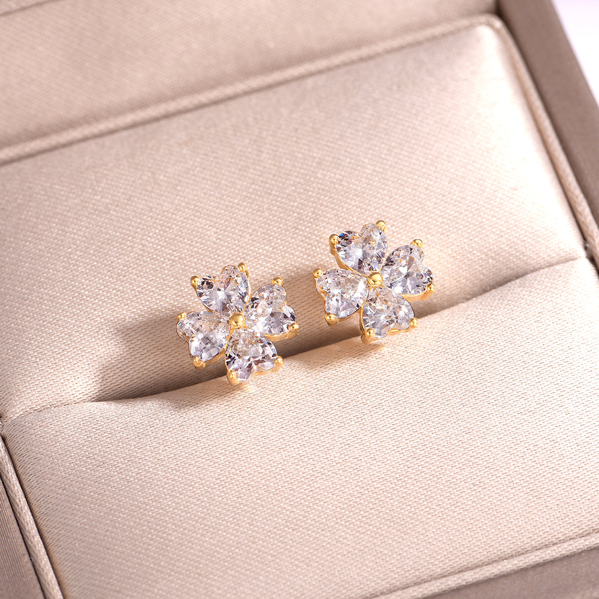 S925 Sterling Silver Heart Clover Stud Earrings, 4x4mm D-VVS1 Moissanite, Platinum Plated 2.5g Women's Jewelry Gift Box