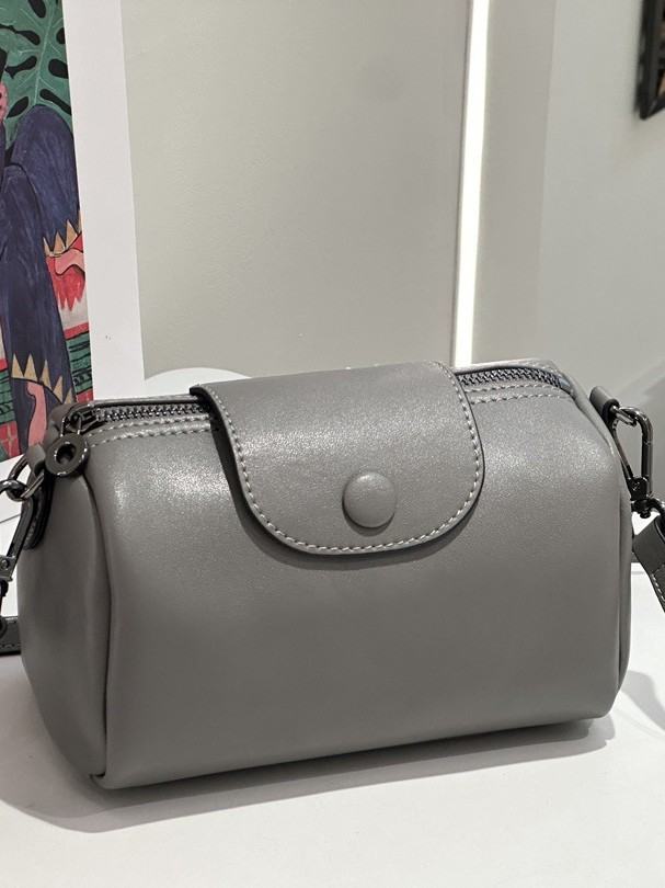Urban Minimalist Versatile New High-End Feel Work Desk Organizer Bag, Leather Pillow Bag, Light Luxury Shoulder And Crossbody Bag