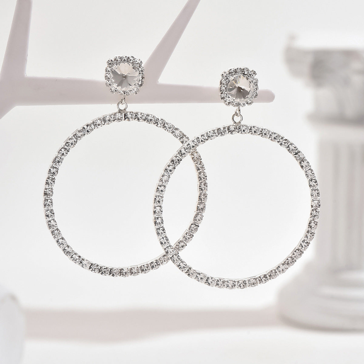 Best-Selling Luxury Geometric Hoop Earrings With A Bold And Unique Design, Simple And Stylish, Diamond-Studded Large Hoop Earrings With A Versatile And Elegant Look