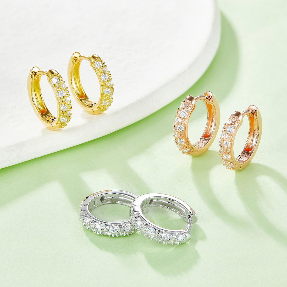 2.9g S925 Sterling Silver 15mm Moissanite Hoop Earrings  16 Stone Pave Huggie Hoops With GRA Certificate, Platinum Plated Jewelry Gift Box Set For Women