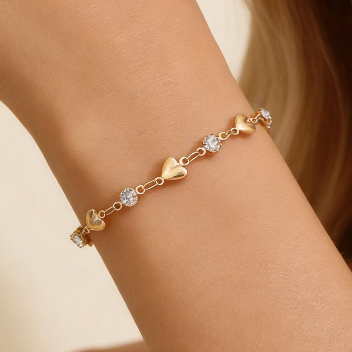 Sweet Cool Heart Cubic Zirconia Bracelet For Women, Ins Minimalist Hollow Heart Niche Design Student Versatile Wrist Jewelry Gift