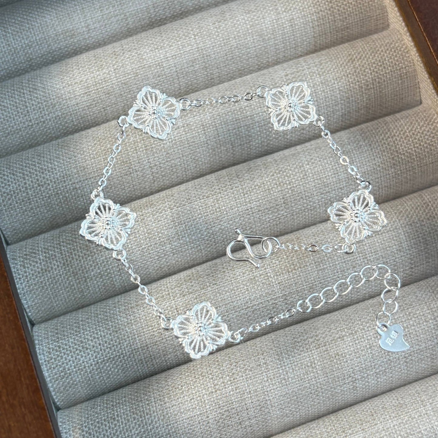 1pc 999 Sterling Silver Hollow Flower Charm Bracelet, Retro Minimalist Style, Perfect For Daily Wear And Valentine's Gift