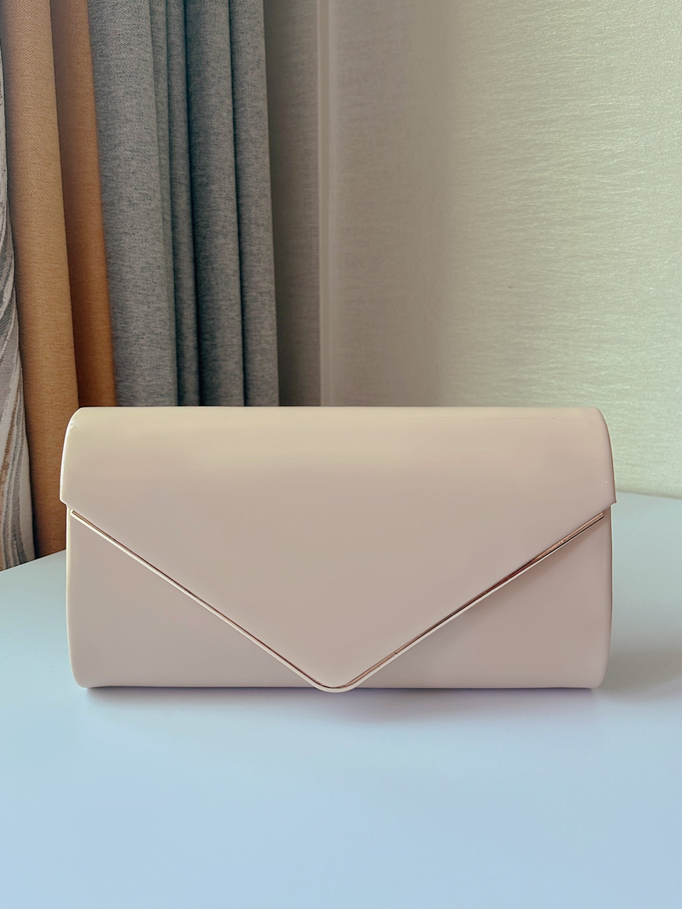 New European And American Style Minimalist Metallic V Chain Patent-leather Clutch, Exuding Elegance And The Perfect Choice For Weddings And Formal Occasions