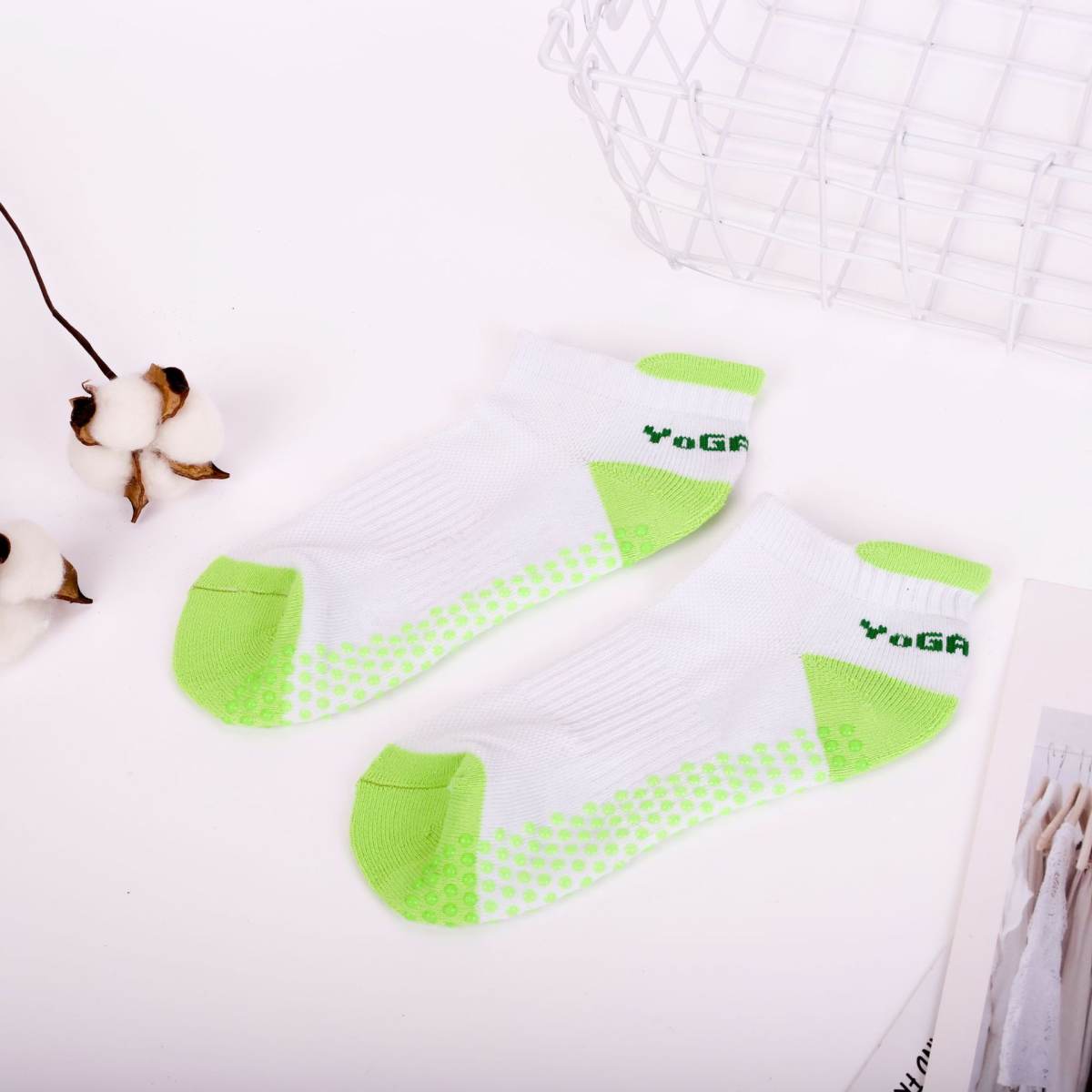Fashion Sweat-absorbent Breathable Female Non-slip Yoga Socks