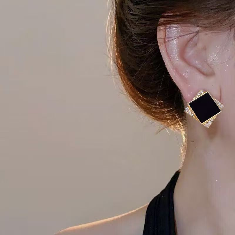 Black Rhombus Rhinestone Stud Earrings With Anti-Lost Buckle, Minimalist Fashion Elegant Geometric Earrings, Niche Designer High-End Ear Jewelry