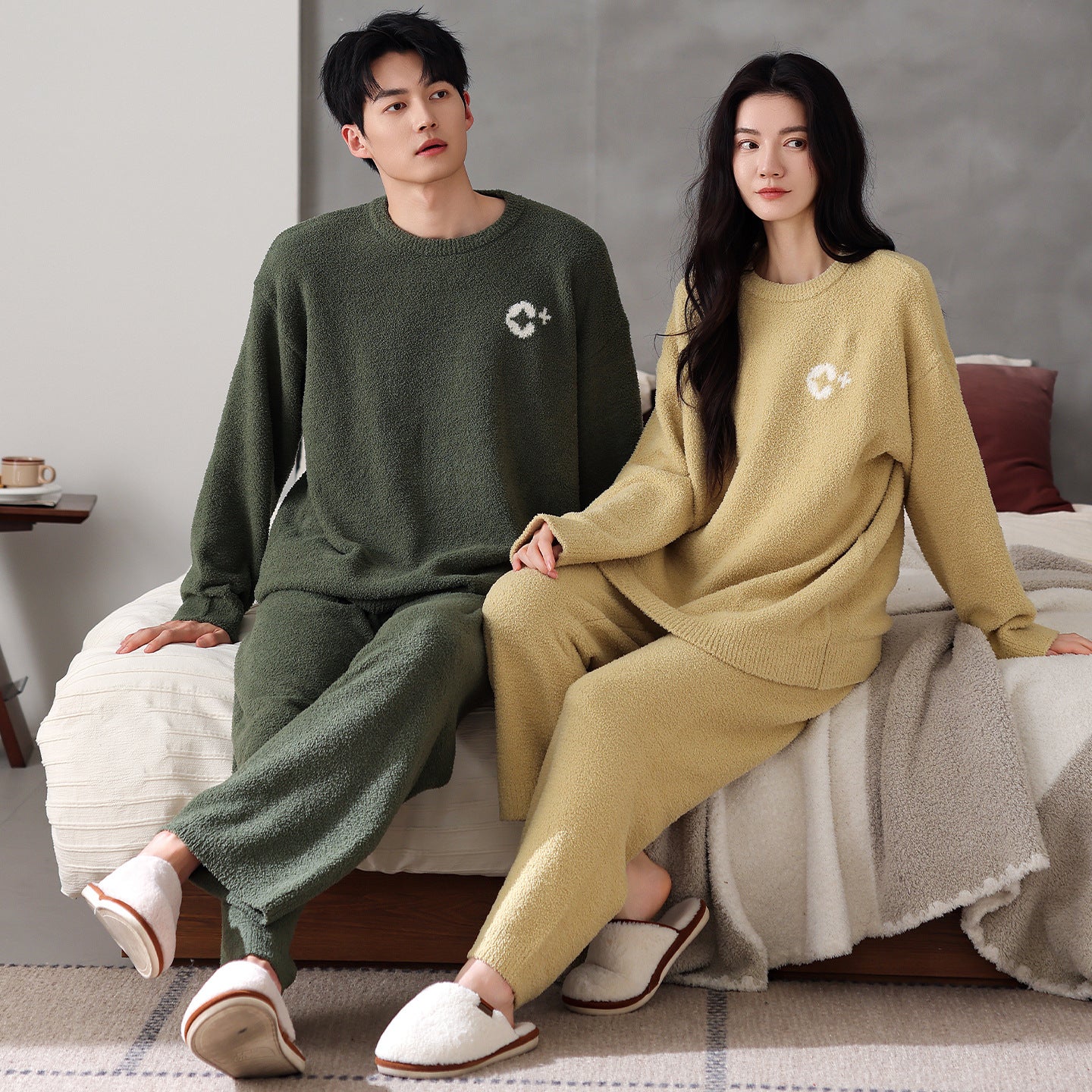 Half Velvet Explosions Men's Korean Round Neck Home Service Suit