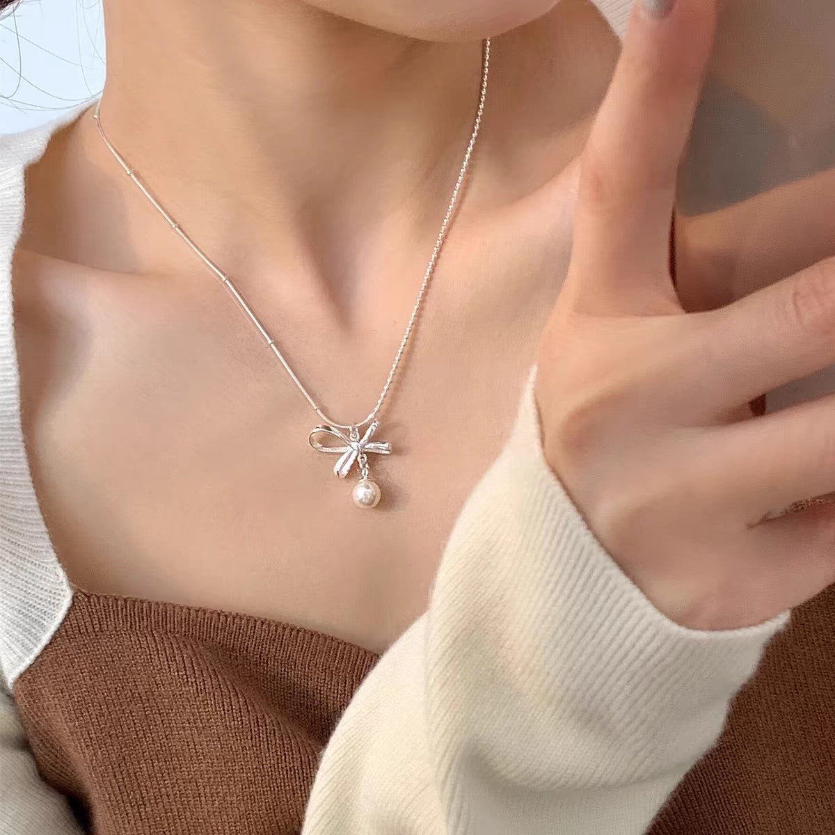 1pc 999 Sterling Silver Hollow Bow Pearl Pendant Necklace, Delicate Minimalist Style, Perfect For Daily Wear & Valentine's Gifts