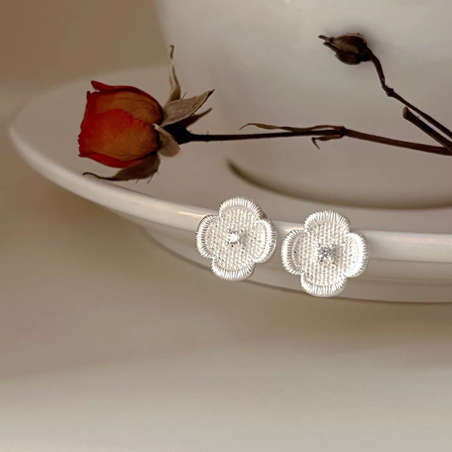 1 Pair 999 Sterling Silver Textured Diamond Flower Stud Earrings, Delicate Minimalist Style, Perfect For Daily Wear & Valentine's Gifts