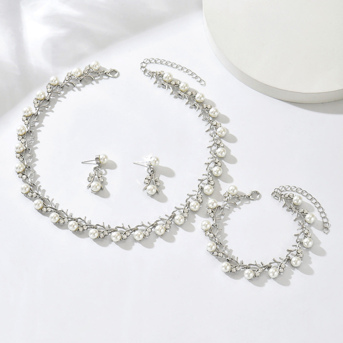 Gold Vine Leaf Cubic Zirconia 3Pcs Jewelry Set, Simulated Pearl Necklace Drop Earrings Bracelet, Elegant Bridal Wedding Accessories For European Spanish Women