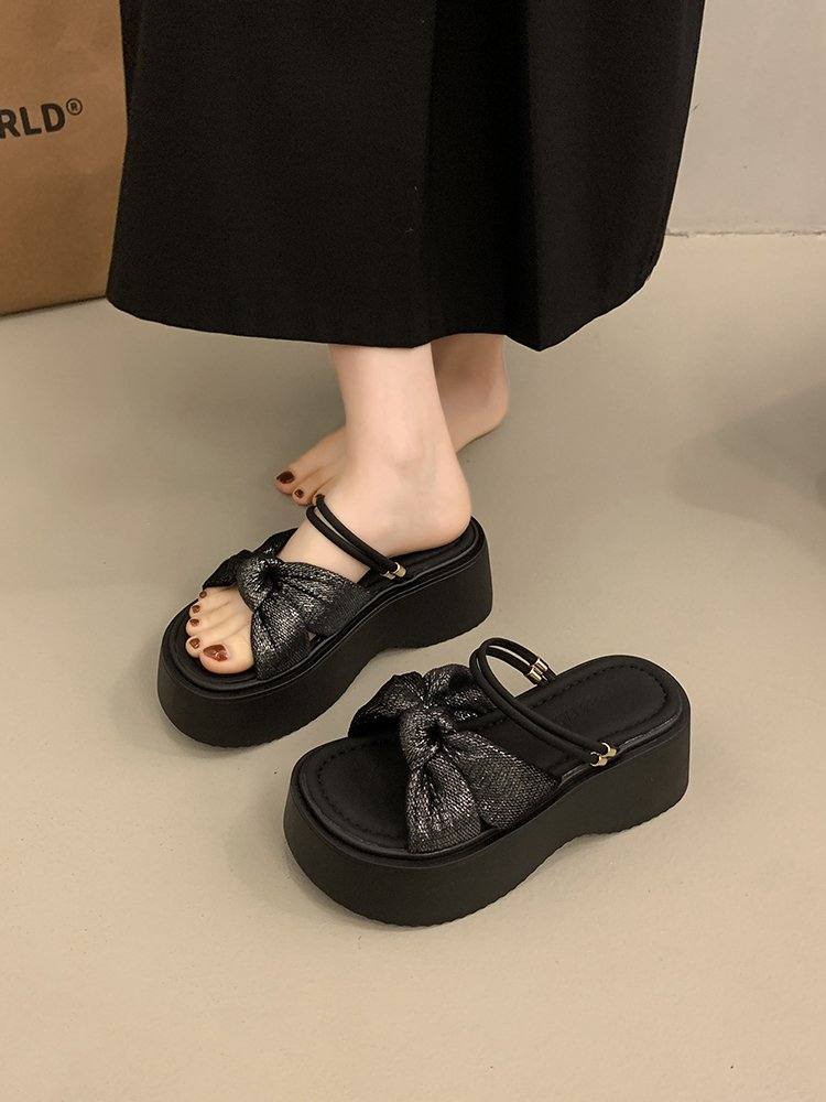 Internet Celebrity Pearl Sponge Cake Versatile Korean Style Cool Slippers Versatile Two On, Fashionable One-piece Drag For Wearing Outside