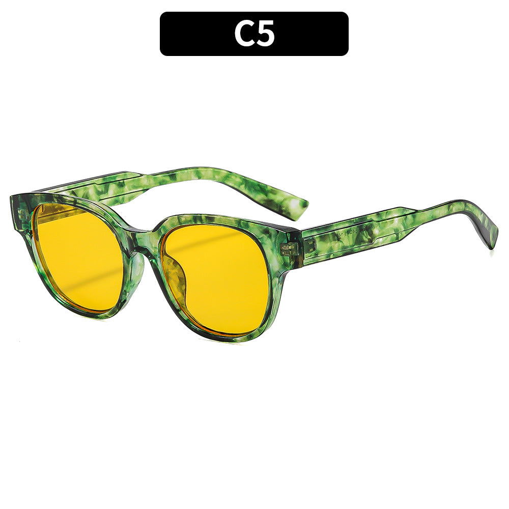 Versatile Street-style Sunglasses For No-makeup Looks Minimalist Trendy Brand
