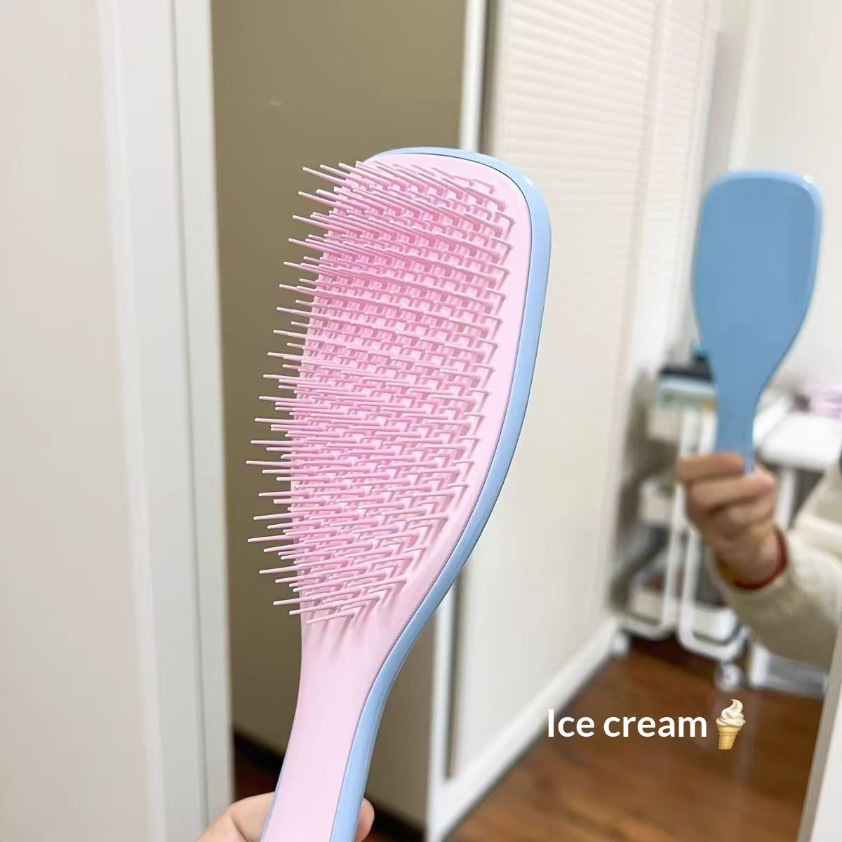 Portable Smooth-Hair Anti-Static  Tangle-Free Volumizing Comb