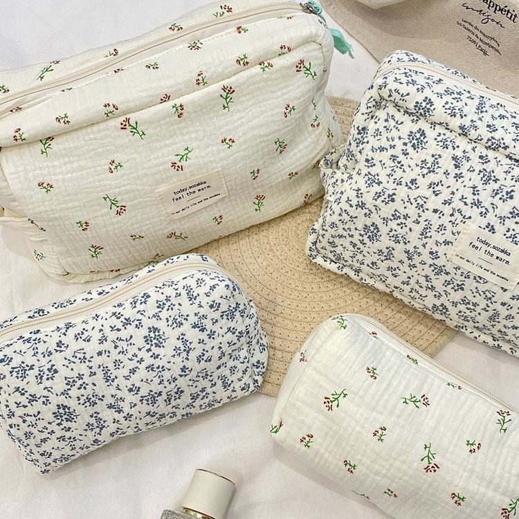 Large Capacity Blue Crabapple Flower Makeup Bag