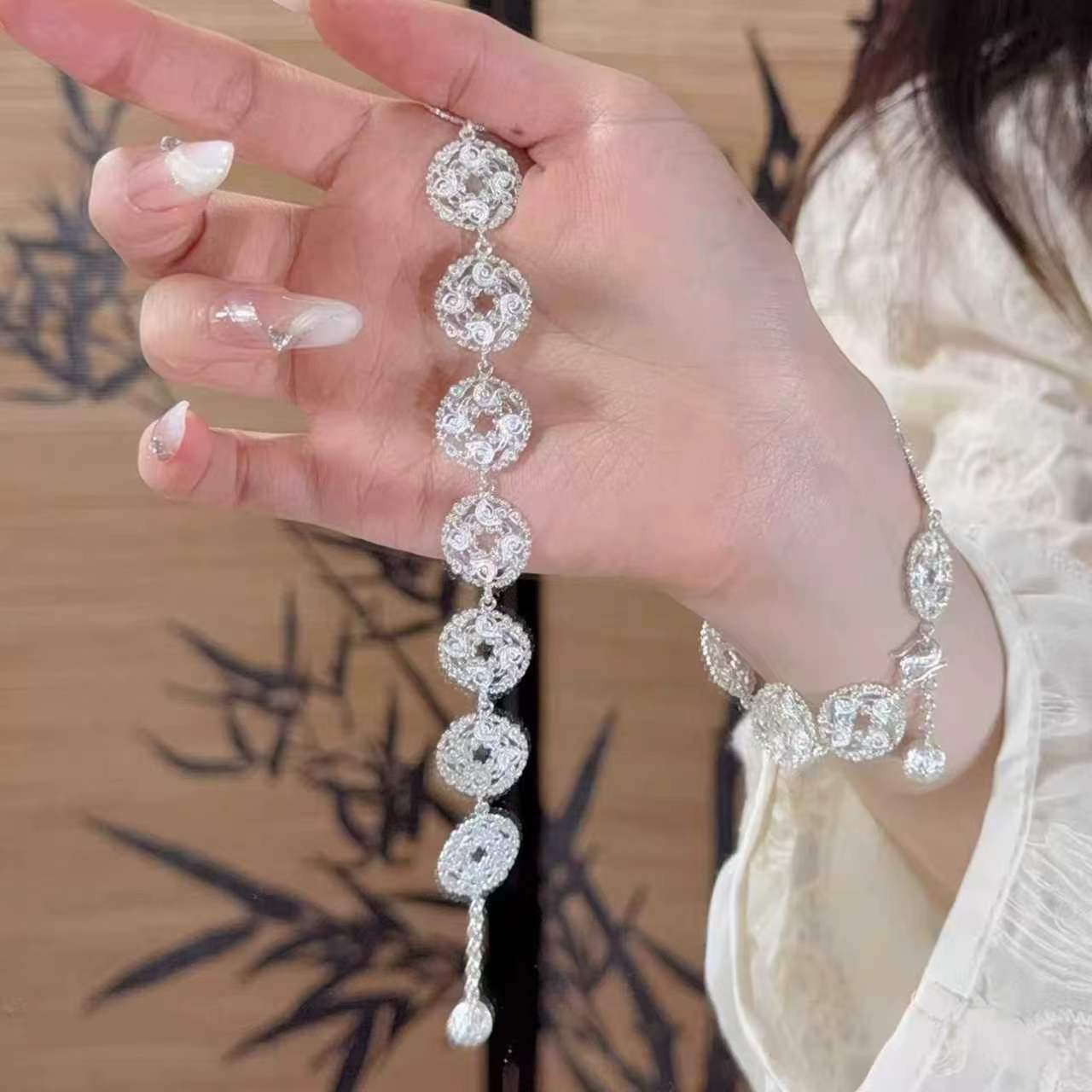1pc 999 Sterling Silver Hollow Filigree Round Charm Bracelet, Retro Chinese Style, Perfect For Daily Wear, Parties & Valentine's Gifts