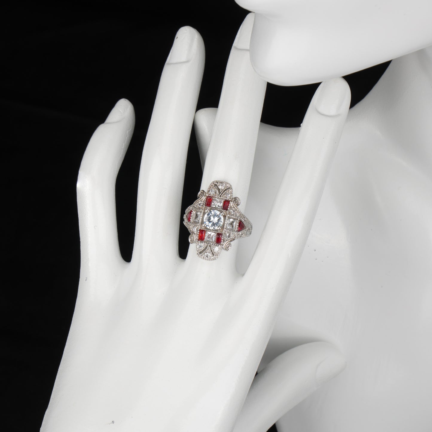 Hot Sale High-end Sapphire Topaz Embossed Pattern Fashion Jewelry, Light Luxury Temperament Accessories