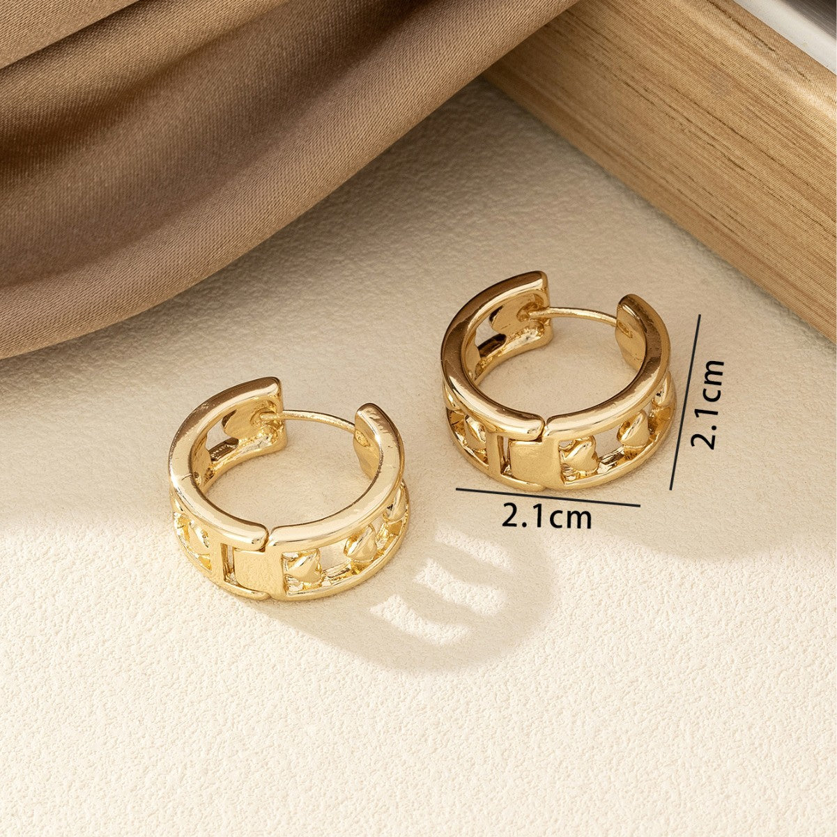 Minimal Hollow Heart Hoop Earrings For Women, Unique Niche High-End Retro Hot Selling Versatile All-Match Cross-Border Fashion Ear Jewelry