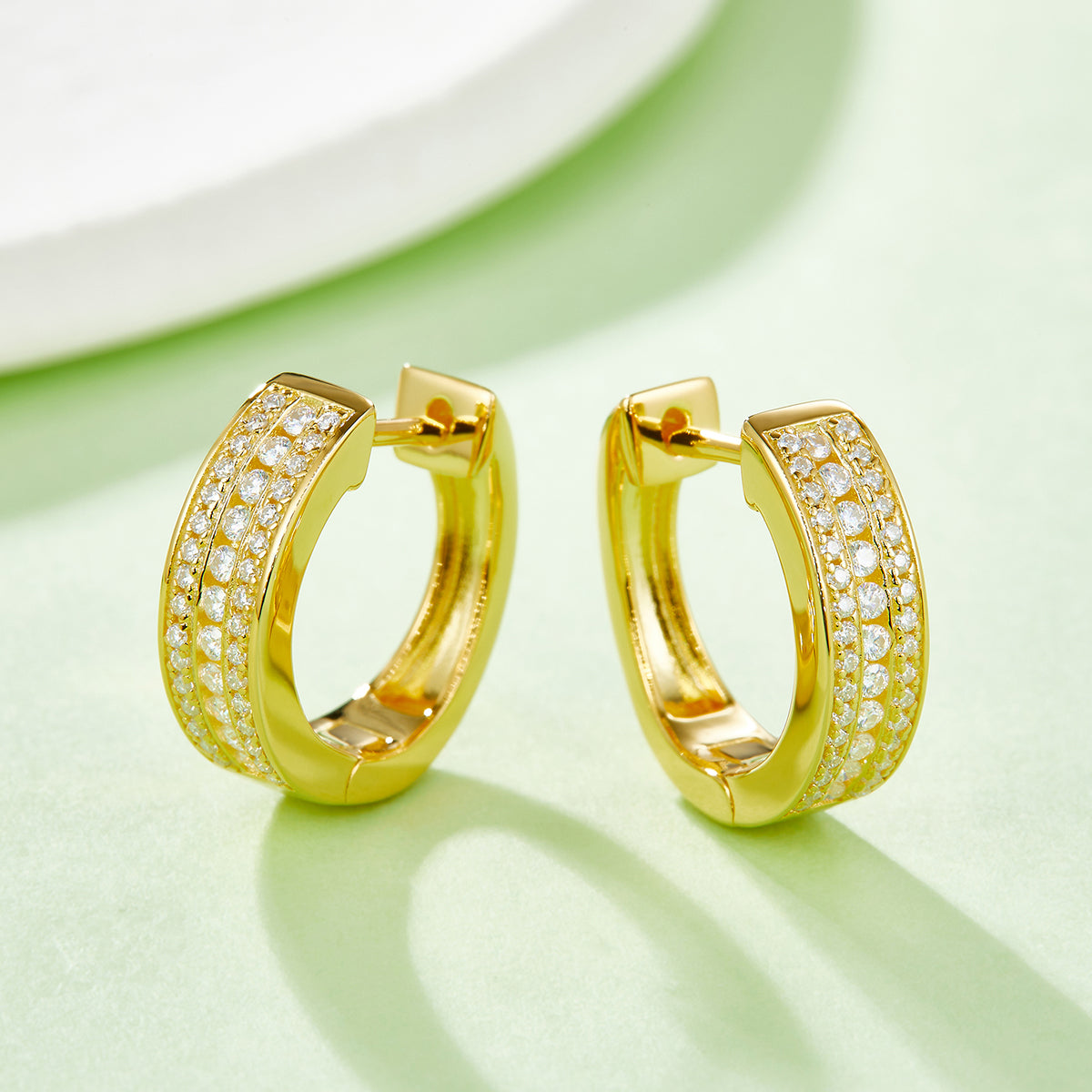 4.1g S925 Sterling Silver 86 Stone Moissanite Hoop Earrings  Chunky Pave Huggie Hoops With GRA Certificate, Platinum Plated Jewelry Gift Box Set For Women