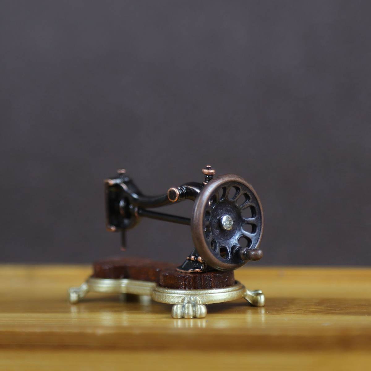 Simulation Mini Hand Sewing Machine Miniature Dollhouse Accessories