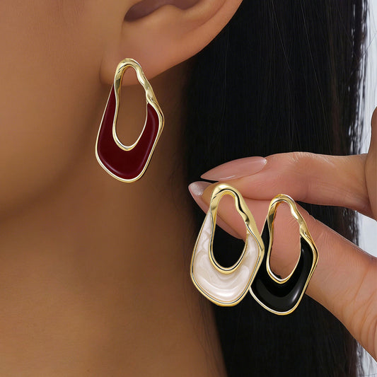French Vintage Enamel Twisted Oval Earrings With Premium Atmosphere, Light Luxury Minimalist Cold Tone Stud Earrings For Women