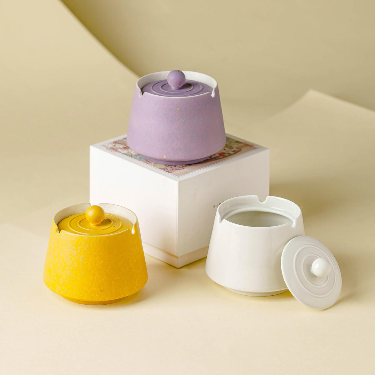 Spiral-patterned Ceramic Ashtray For Home Use