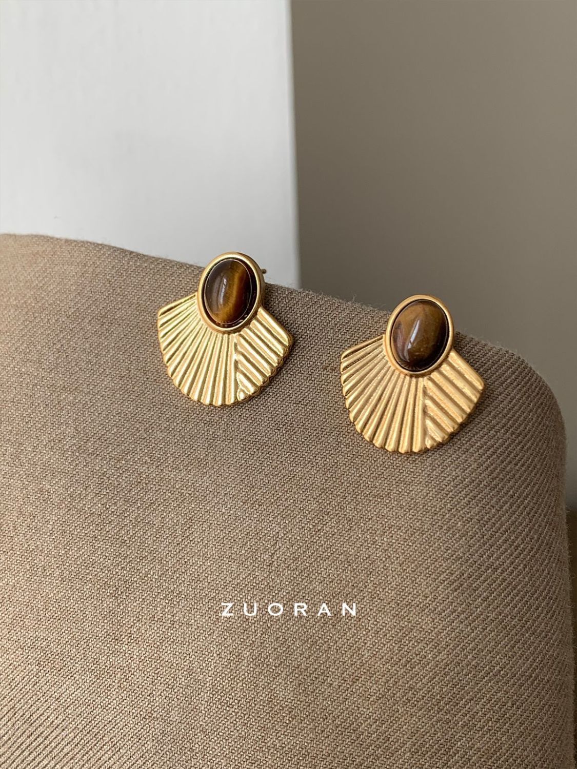 French Vintage Fashion Niche Fan-shaped Tiger's Eye Stone Stud Earrings, Elegant High-End Maillard Style Ear Jewelry For Women