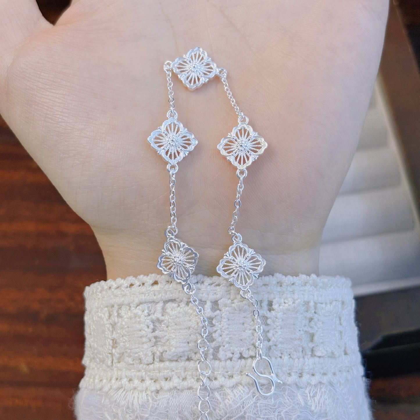1pc 999 Sterling Silver Hollow Flower Charm Bracelet, Retro Minimalist Style, Perfect For Daily Wear And Valentine's Gift