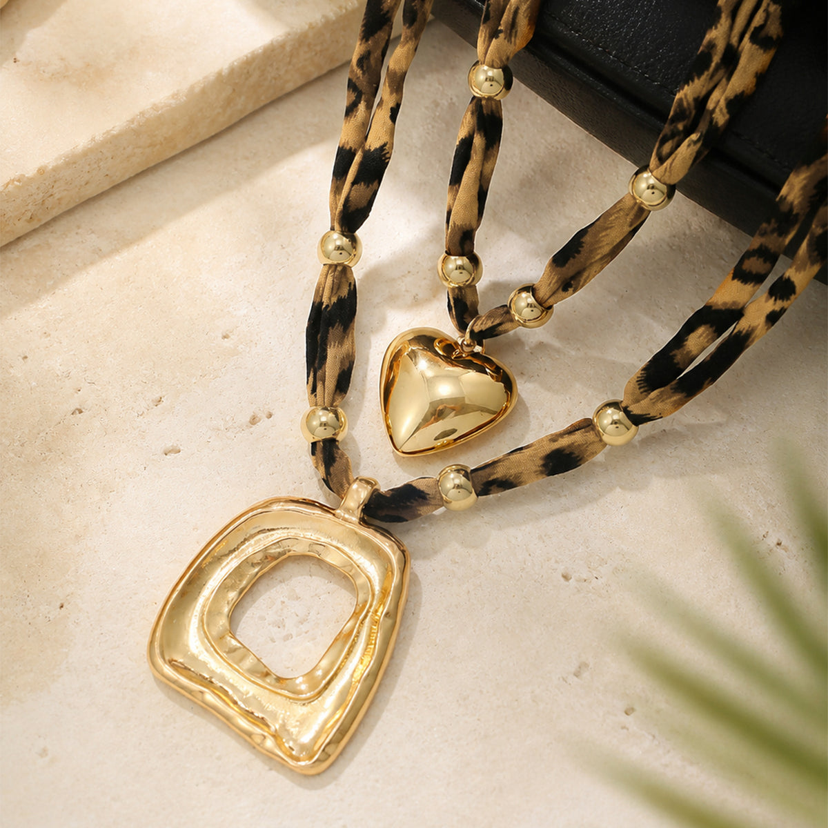 Women Vintage Leopard Print Choker Necklace,Spiral Heart Ring Pendant Fashion Costume Accessories For Daily Party Occasion
