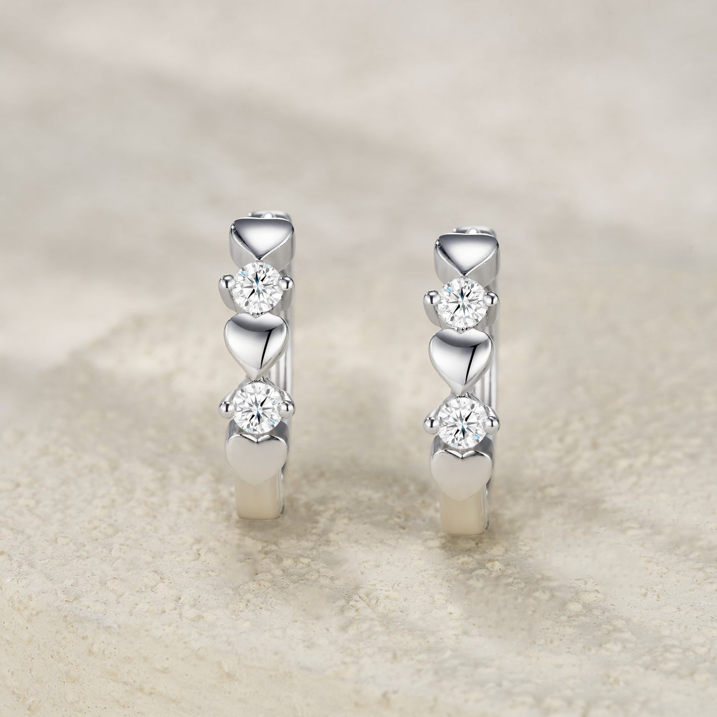 S925 Sterling Silver Heart Huggie Earrings, 0.1ct D-VVS1 Moissanite, Platinum Plated 5.6g Romantic Women's Jewelry Gift Box